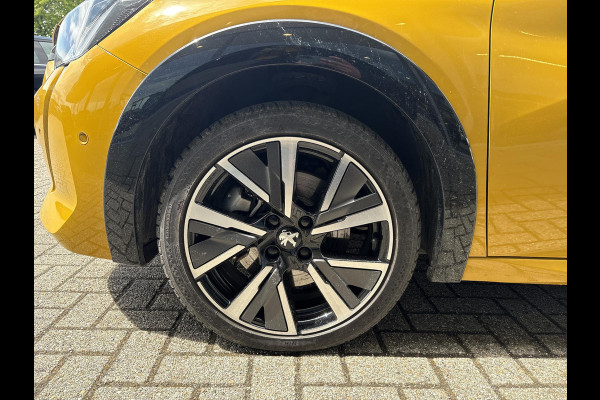 Peugeot e-208 EV GT 50 kWh | 7800 KM | Stoelverwarming | Adaptive Cruise | Dodehoeksensoren | LM Winterset