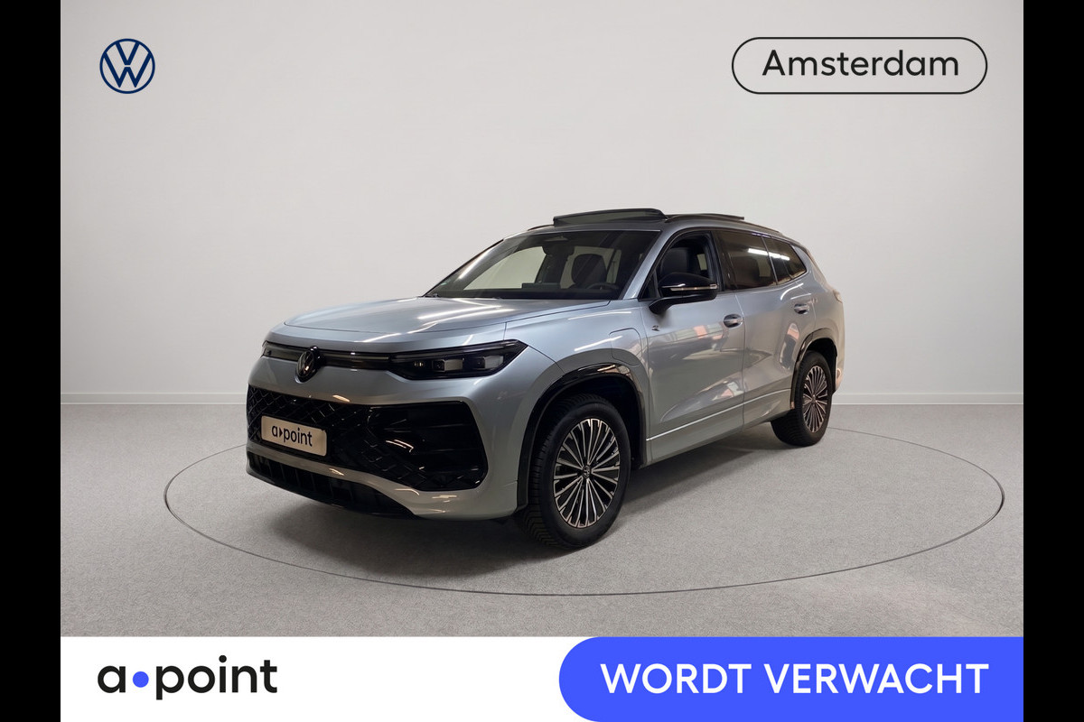 Volkswagen Tayron 1.5 eHybrid R-Line Edition 272 pk Automaat (DSG) | Verlengde garantie | Navigatie | Panoramadak | Trekhaak (wegklapbaar) | Parkeersensoren (Park assist) | Rondomzicht camera | Stoelverwarming v/a | Lederen bekleding |