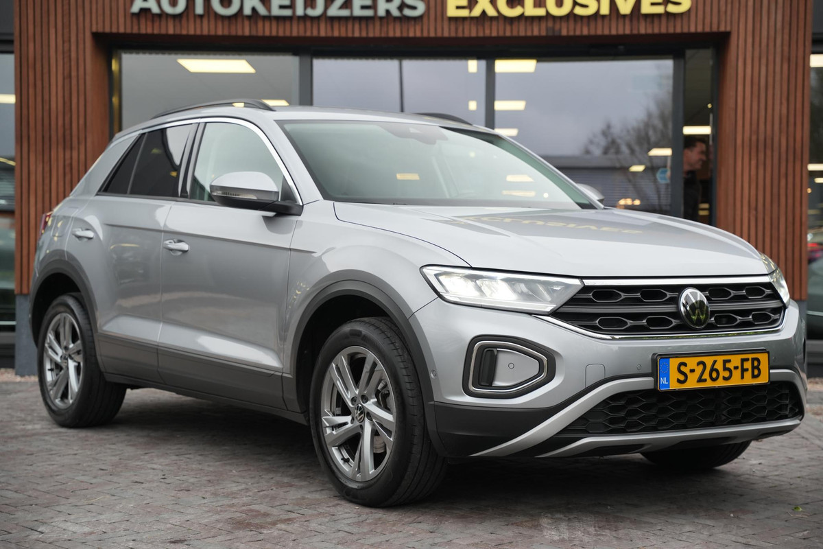 Volkswagen T-Roc 1.0 TSI Life Adaptive Cruise Virtual Dashb. Camera PDC Airco Trekhaak