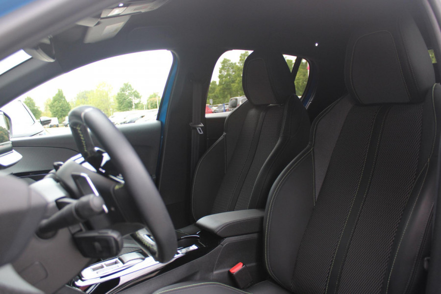 Peugeot 208 1.2 Hybrid 145PK AUTOMAAT GT | NAVIGATIE | DRAADLOZE APPLE CARPLAY/ANDROID AUTO | CAMERA VOOR + ACHTER | FULL LED KOPLAMPEN | LICHTMETALEN VELGEN 17" | DODEHOEK DETECTIE | DRAADLOZE TELEFOONLADER | KEYLESS ENTRY/START | DAB+ RADIO | ADAPTIVE CRUISE CONTROL |