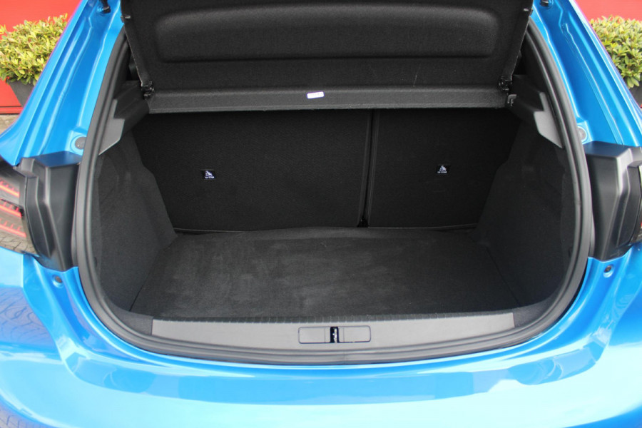 Peugeot 208 1.2 Hybrid 145PK AUTOMAAT GT | NAVIGATIE | DRAADLOZE APPLE CARPLAY/ANDROID AUTO | CAMERA VOOR + ACHTER | FULL LED KOPLAMPEN | LICHTMETALEN VELGEN 17" | DODEHOEK DETECTIE | DRAADLOZE TELEFOONLADER | KEYLESS ENTRY/START | DAB+ RADIO | ADAPTIVE CRUISE CONTROL |