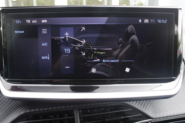 Peugeot 208 1.2 Hybrid 145PK AUTOMAAT GT | NAVIGATIE | DRAADLOZE APPLE CARPLAY/ANDROID AUTO | CAMERA VOOR + ACHTER | FULL LED KOPLAMPEN | LICHTMETALEN VELGEN 17" | DODEHOEK DETECTIE | DRAADLOZE TELEFOONLADER | KEYLESS ENTRY/START | DAB+ RADIO | ADAPTIVE CRUISE CONTROL |