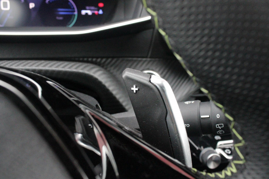 Peugeot 208 1.2 Hybrid 145PK AUTOMAAT GT | NAVIGATIE | DRAADLOZE APPLE CARPLAY/ANDROID AUTO | CAMERA VOOR + ACHTER | FULL LED KOPLAMPEN | LICHTMETALEN VELGEN 17" | DODEHOEK DETECTIE | DRAADLOZE TELEFOONLADER | KEYLESS ENTRY/START | DAB+ RADIO | ADAPTIVE CRUISE CONTROL |