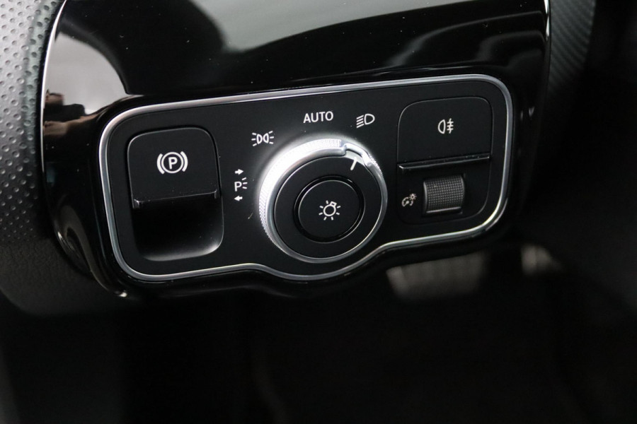 Mercedes-Benz A-Klasse 180 Business Solution AMG*NAVI*CAM*CRUISE*LED*TEL*