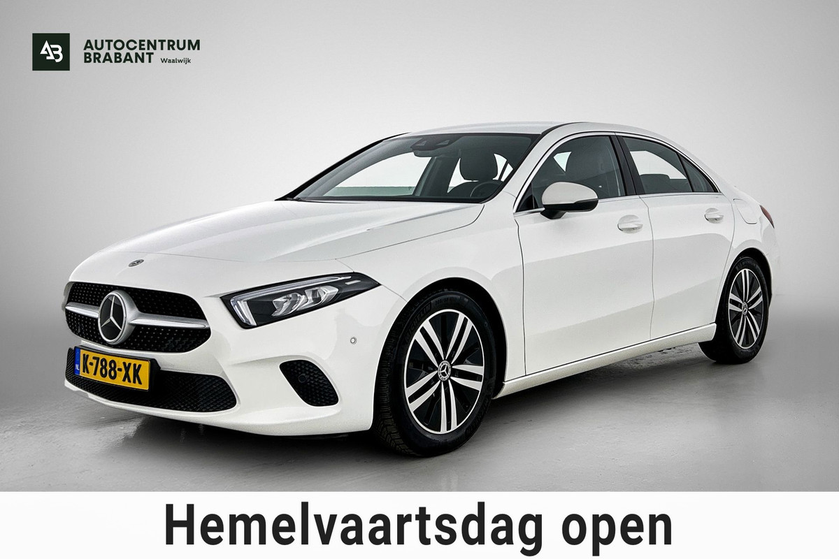 Mercedes-Benz A-Klasse 180 Business Solution Luxury (SFEERVERLICHTING, CAMERA, STOELVERWARMING, 1e EIGENAAR, GOED ONDERHOUDEN)
