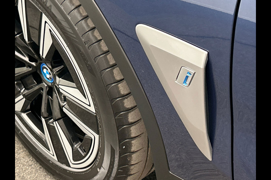 BMW iX3 Executive 80kWh | SOH 100% | Panoramadak | Adaptive-cruise | Leder | Stoelverwarming | Carplay | Camera |