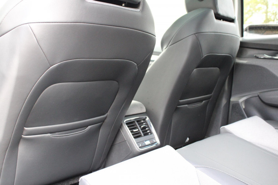 Škoda Enyaq 60 Business Edition | 29.500 km | Virtual Cockpit | Navigatie | Panorama-Dak | Stoelverwarming | Elektr. Stoelen met Geheugen