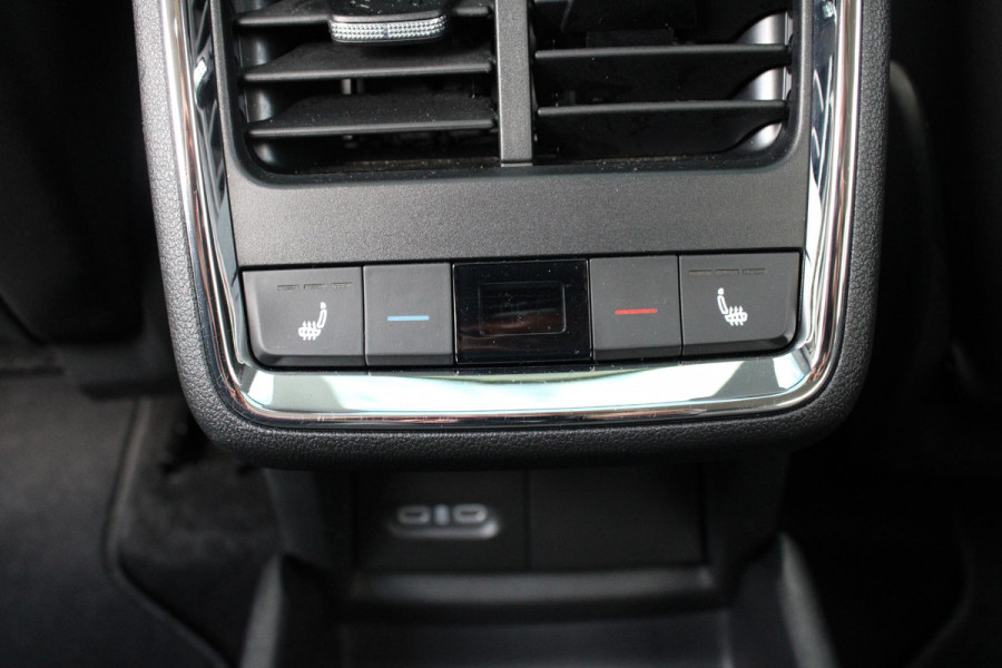 Škoda Enyaq 60 Business Edition | 29.500 km | Virtual Cockpit | Navigatie | Panorama-Dak | Stoelverwarming | Elektr. Stoelen met Geheugen