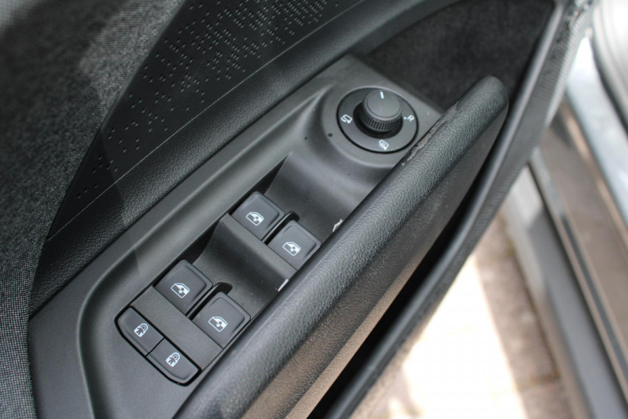 Škoda Enyaq 60 Business Edition | 29.500 km | Virtual Cockpit | Navigatie | Panorama-Dak | Stoelverwarming | Elektr. Stoelen met Geheugen