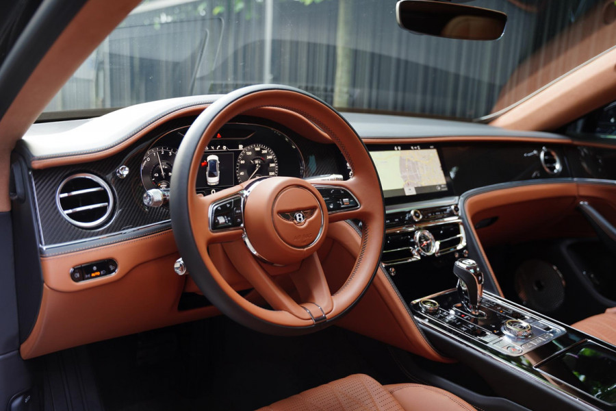 Bentley Flying Spur 2.9 V6 Hybrid Azure / Touring Pack / Panoramaroof / NAIM / Carbon