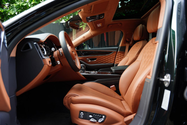 Bentley Flying Spur 2.9 V6 Hybrid Azure / Touring Pack / Panoramaroof / NAIM / Carbon