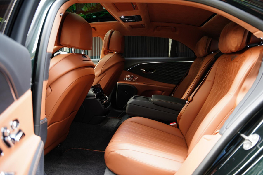 Bentley Flying Spur 2.9 V6 Hybrid Azure / Touring Pack / Panoramaroof / NAIM / Carbon