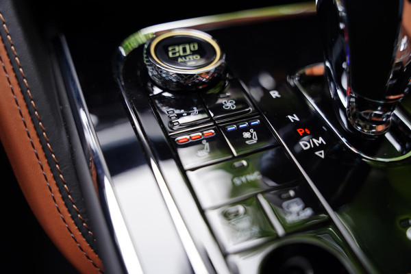 Bentley Flying Spur 2.9 V6 Hybrid Azure / Touring Pack / Panoramaroof / NAIM / Carbon
