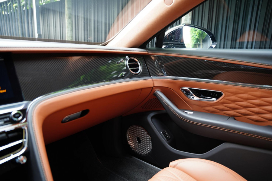 Bentley Flying Spur 2.9 V6 Hybrid Azure / Touring Pack / Panoramaroof / NAIM / Carbon