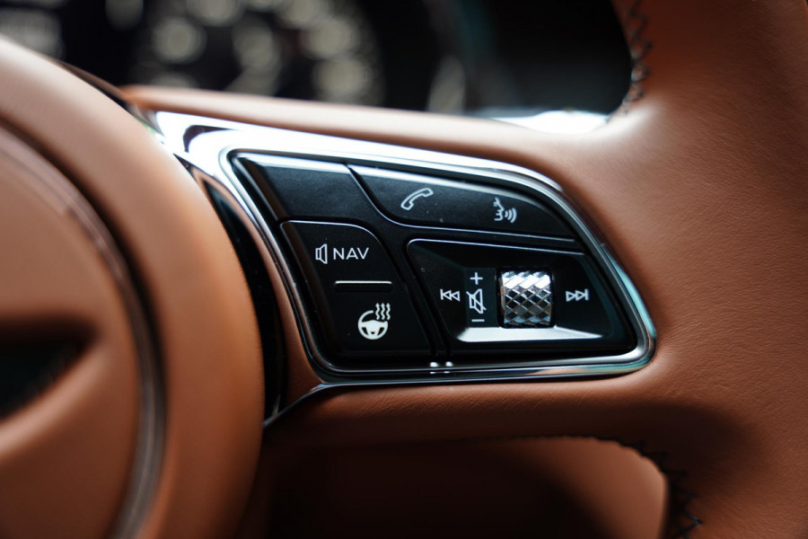 Bentley Flying Spur 2.9 V6 Hybrid Azure / Touring Pack / Panoramaroof / NAIM / Carbon