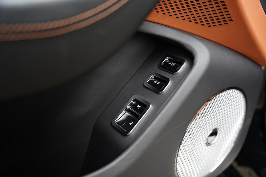 Bentley Flying Spur 2.9 V6 Hybrid Azure / Touring Pack / Panoramaroof / NAIM / Carbon