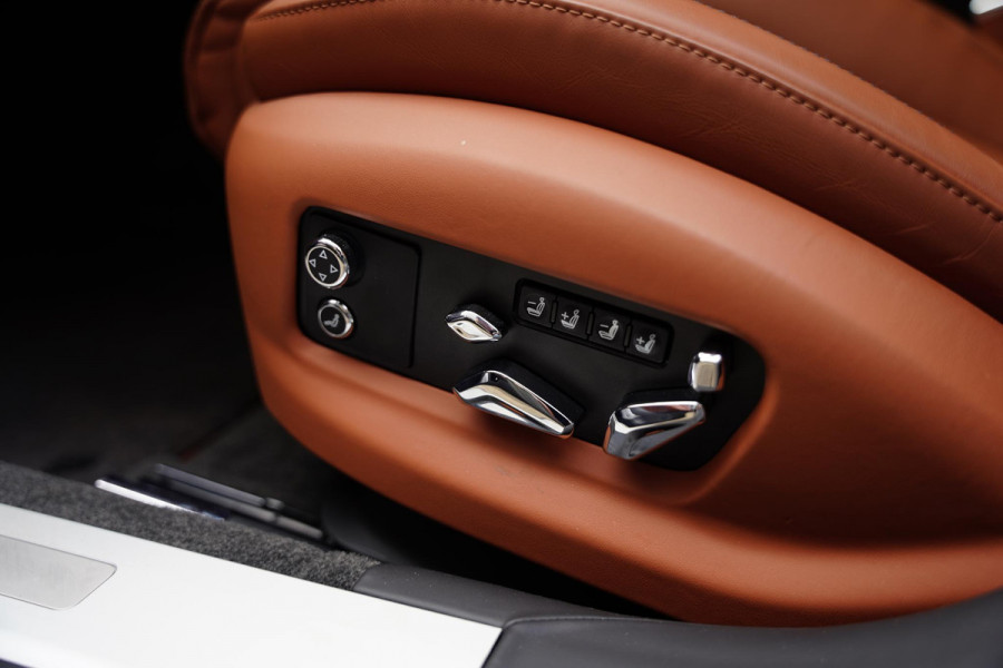 Bentley Flying Spur 2.9 V6 Hybrid Azure / Touring Pack / Panoramaroof / NAIM / Carbon