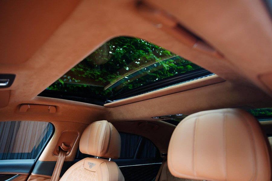 Bentley Flying Spur 2.9 V6 Hybrid Azure / Touring Pack / Panoramaroof / NAIM / Carbon