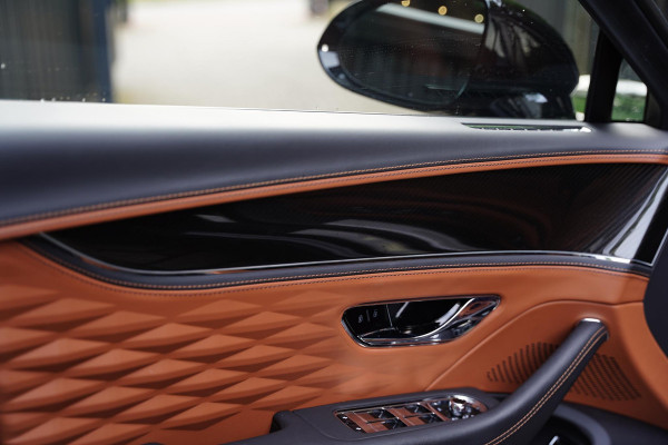 Bentley Flying Spur 2.9 V6 Hybrid Azure / Touring Pack / Panoramaroof / NAIM / Carbon