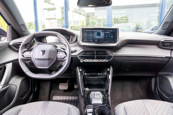 Peugeot e-2008 EV Allure Avantage 54 kWh|Prijs rijklaar incl 12 mnd garantie|Clima Cruise Carplay Privacy glass