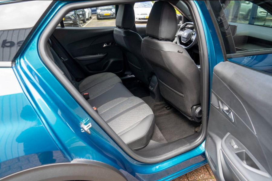 Peugeot e-2008 EV Allure Avantage 54 kWh|Prijs rijklaar incl 12 mnd garantie|Clima Cruise Carplay Privacy glass