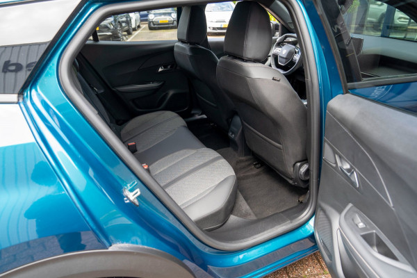 Peugeot e-2008 EV Allure Avantage 54 kWh|Prijs rijklaar incl 12 mnd garantie|Clima Cruise Carplay Privacy glass
