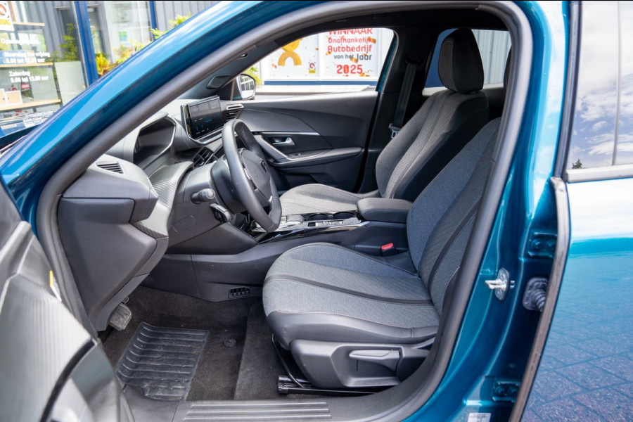 Peugeot e-2008 EV Allure Avantage 54 kWh|Prijs rijklaar incl 12 mnd garantie|Clima Cruise Carplay Privacy glass