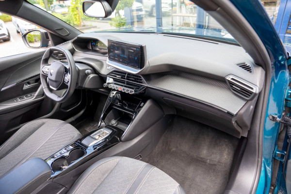 Peugeot e-2008 EV Allure Avantage 54 kWh|Prijs rijklaar incl 12 mnd garantie|Clima Cruise Carplay Privacy glass