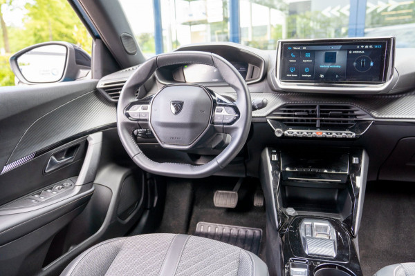 Peugeot e-2008 EV Allure Avantage 54 kWh|Prijs rijklaar incl 12 mnd garantie|Clima Cruise Carplay Privacy glass