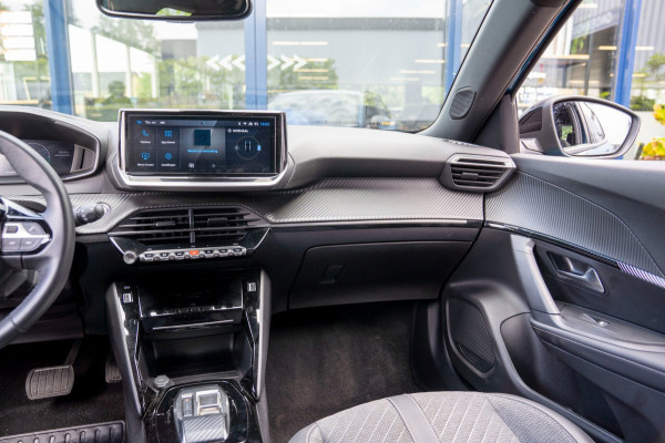 Peugeot e-2008 EV Allure Avantage 54 kWh|Prijs rijklaar incl 12 mnd garantie|Clima Cruise Carplay Privacy glass
