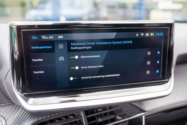 Peugeot e-2008 EV Allure Avantage 54 kWh|Prijs rijklaar incl 12 mnd garantie|Clima Cruise Carplay Privacy glass