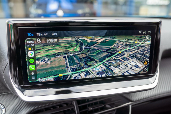 Peugeot e-2008 EV Allure Avantage 54 kWh|Prijs rijklaar incl 12 mnd garantie|Clima Cruise Carplay Privacy glass