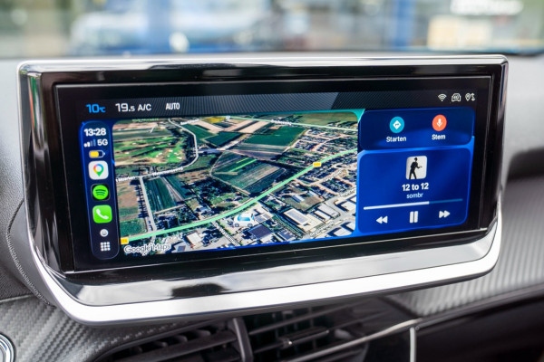 Peugeot e-2008 EV Allure Avantage 54 kWh|Prijs rijklaar incl 12 mnd garantie|Clima Cruise Carplay Privacy glass