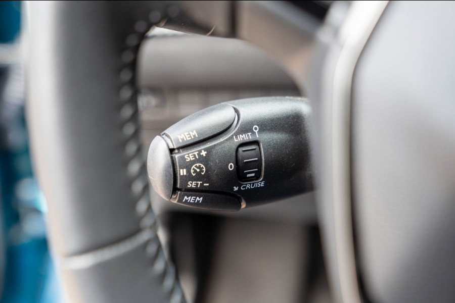 Peugeot e-2008 EV Allure Avantage 54 kWh|Prijs rijklaar incl 12 mnd garantie|Clima Cruise Carplay Privacy glass
