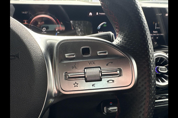 Mercedes-Benz B-Klasse 250 e AMG Line | 218pk PHEV | Wegklapbare Trekhaak | Stoelverwarming | Adaptive cruise control | Getint glas