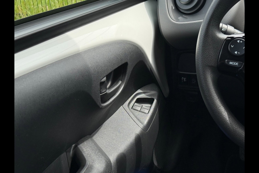 Peugeot 108 1.0 e-VTi Active| Radio| Airco| Start\Stop| Voorruitverwarming|