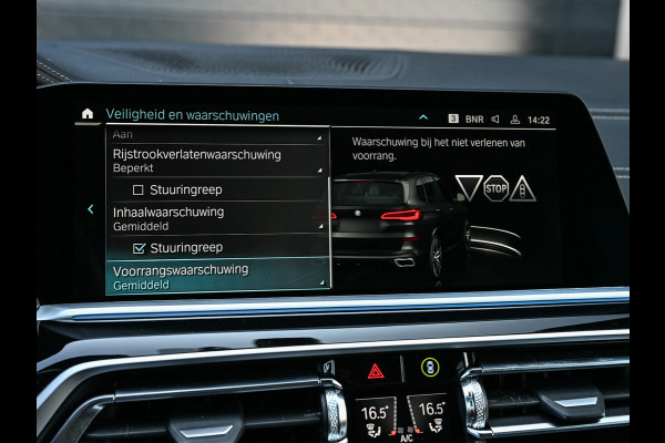BMW X5 xDrive45e High executive M Sport | M-Seats | Luchtvering | Soft close | Comfort access | Trekhaak | Sky lounge |  Laser Light | Parking assistant plus | Head-Up | Night vision | Driving assistant prof. |