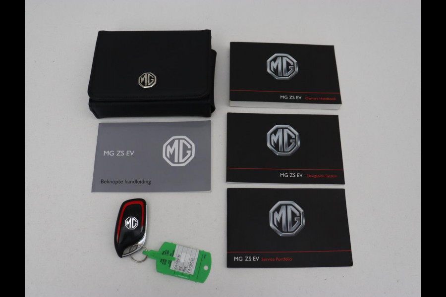 MG ZS EV Luxury 45 kWh | SOH 90,2% | Panoramadak | Leder | Stoelverwarming | Carplay | Side Assist | Adaptive cruise | Camera | Keyless | Navigatie