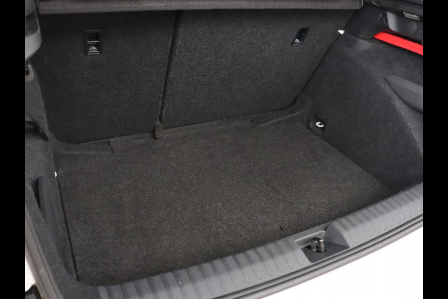 Škoda Kamiq 1.0 TSI Style | Automaat | Carplay | Keyless | Climate control | Full LED | Parkeerhulp | Cruise control | Bluetooth | Regensensor | Getint glas
