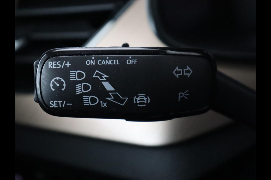 Škoda Kamiq 1.0 TSI Style | Automaat | Carplay | Keyless | Climate control | Full LED | Parkeerhulp | Cruise control | Bluetooth | Regensensor | Getint glas