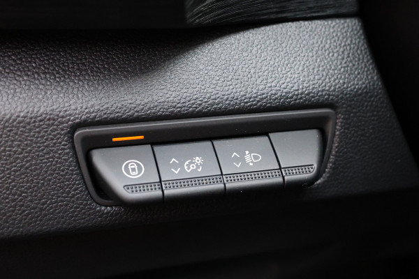 Renault Trafic 2.0 170 PK L2H1 DC | Dubbel Cabine | Navigatie | Blind Spot | Camera | CarPlay | Trekhaak | Stoelverwarming | Virtual Cockpit | 5-Zitter | Dubbel cabine | NAP Logisch | NL Auto
