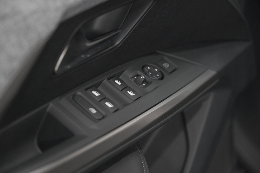 Peugeot E-3008 Allure 73 kWh | 11 KW Lader | Camera | Panoramic Navigation pack