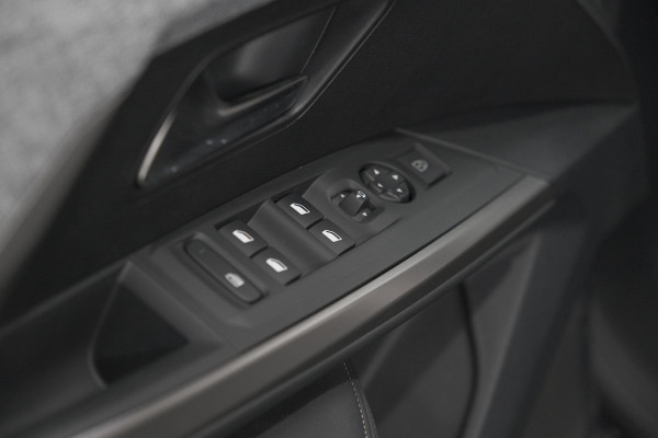 Peugeot E-3008 Allure 73 kWh | 11 KW Lader | Camera | Panoramic Navigation pack