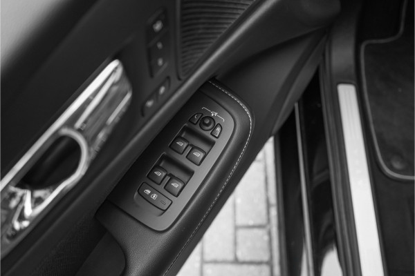 Volvo S60 2.0 T8 AWD Twin Engine Polestar Engineered Schuifdak H/K Trekhaak 20"