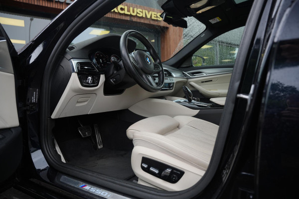 BMW 5 Serie M550i xDrive High Executive Schuifdak Adapt. Cruise Massage Harman/Kardon Stoelvent. 20''LM