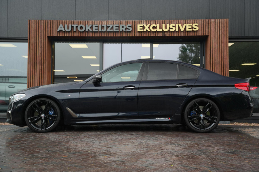 BMW 5 Serie M550i xDrive High Executive Schuifdak Adapt. Cruise Massage Harman/Kardon Stoelvent. 20''LM