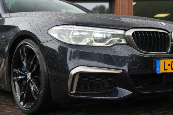 BMW 5 Serie M550i xDrive High Executive Schuifdak Adapt. Cruise Massage Harman/Kardon Stoelvent. 20''LM