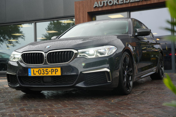 BMW 5 Serie M550i xDrive High Executive Schuifdak Adapt. Cruise Massage Harman/Kardon Stoelvent. 20''LM