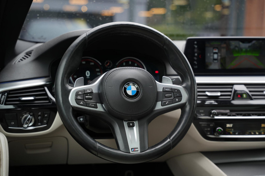 BMW 5 Serie M550i xDrive High Executive Schuifdak Adapt. Cruise Massage Harman/Kardon Stoelvent. 20''LM