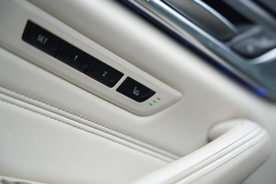 BMW 5 Serie M550i xDrive High Executive Schuifdak Adapt. Cruise Massage Harman/Kardon Stoelvent. 20''LM